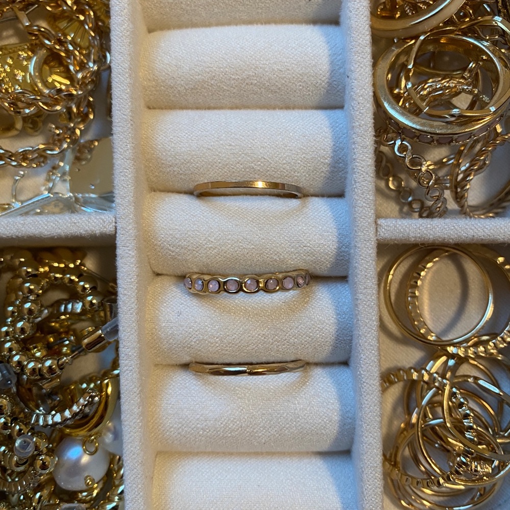 GOLD RINGS SET OF THREE